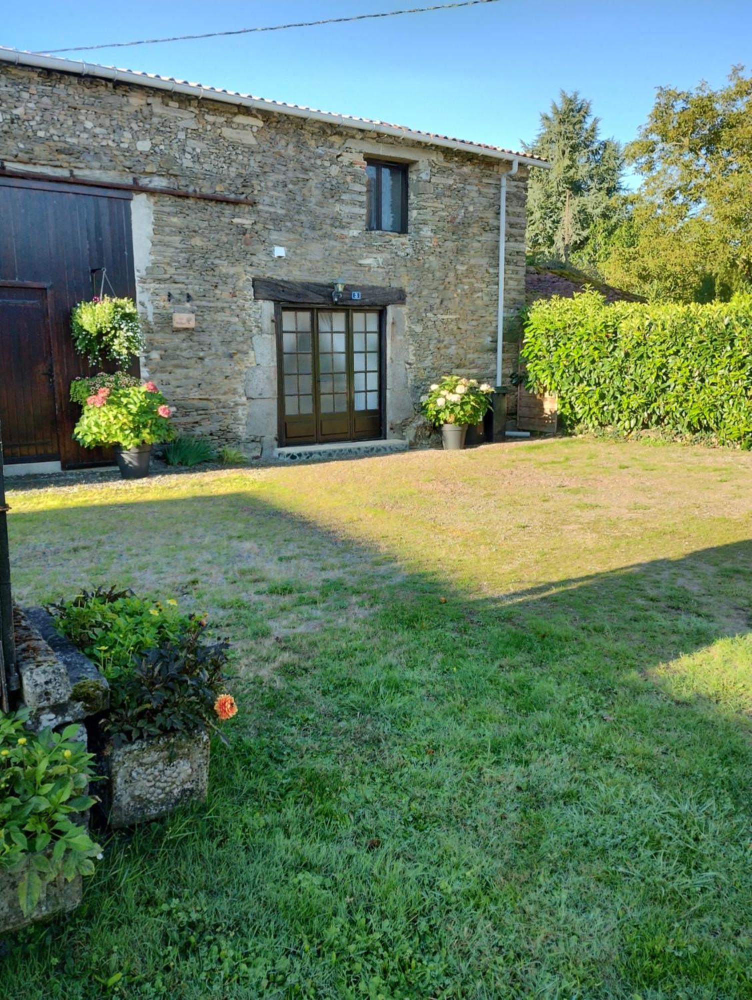 Les Poiriers Villa Saint-Pierre-du-Chemin Exterior photo